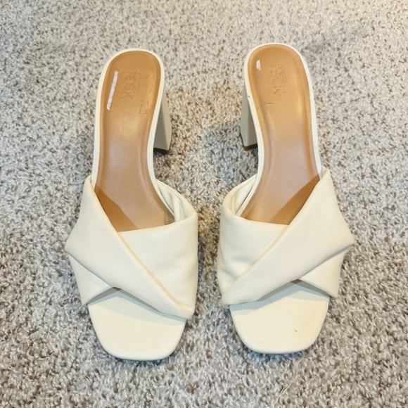 NEW Loredo Heeled Sandal In Ivory Vanilla Nordstrom Rack Size 10 - Picture 3 of 8